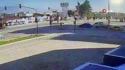 Bursa’da kırmızı ışık ihlali kaza getirdi! O anlar kamerada