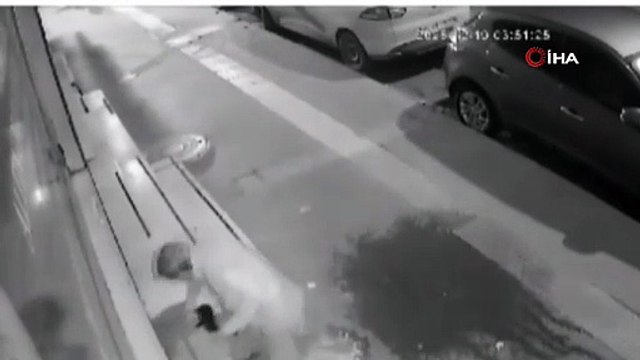 Sokak ortasında yaşlı adama görülmemiş şiddet: Tekme tokat dövüp arkasına bakmadan gitti!
