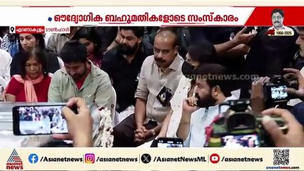 'മലയാളികളുടെ സ്വകാര്യ അഹങ്കാരമാണ് ശ്രീനിയേട്ടൻ, തിരിച്ചുവരുമെന്ന് ആ​ഗ്രഹിച്ചിരുന്നു'