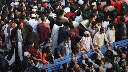 Bangladesh: Daily Star अख़बार की इमारत पर दंगाइयों का हमला...