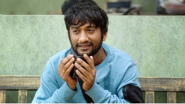 ರವಿಮಾಮನ ಎದುರು ಗಿಲ್ಲಿ ಲವ್ ಸ್ಟೋರಿ..! ರಾಜಾಹುಲಿ ಕಥೆ ಹೇಳಿ ಯಾಮಾರಿಸಿದ್ನಾ ಗಿಲ್ಲಿ?