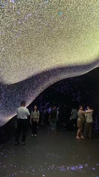 📸✨ Spot tendance à ne pas rater Les trend starters d’Instagram ont un nouveau terrain de jeu : SPACE & TIME CUBE. Un lieu immersif, pensé pour le contenu visuel, où lumière et perspective font le show — parfait pour créer, poster, performer...