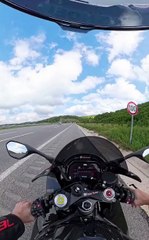 Ce motard dépasse les 250 dans un tunnel... impressionnant
