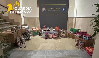 Benevento, botti illegali: sequestrati 23 chili in un negozio (20.12.25)