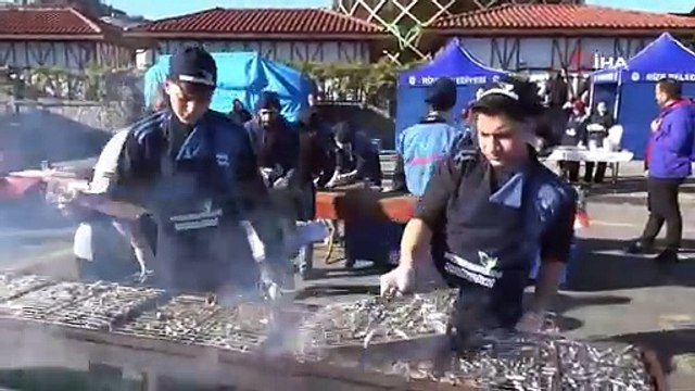 Rize’de hamsi festivalinin gözdesi ‘Hamsili su böreği ve hamsili döner’ oldu