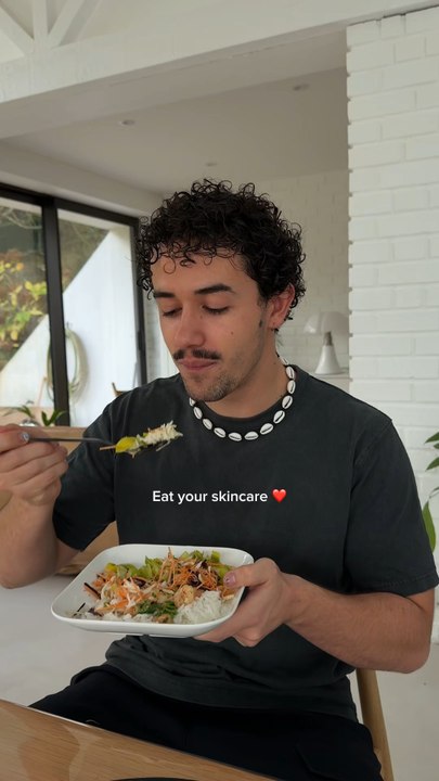 Je le dirai jamais assez mais avoir une belle peau ça commence d’abord dans l’assiette 🥰
