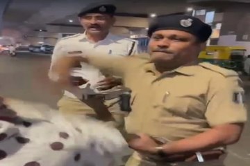Video News: अहमदाबाद में पुलिस कर्मी ने महिला पर उठाया हाथ, वीडियो वायरल