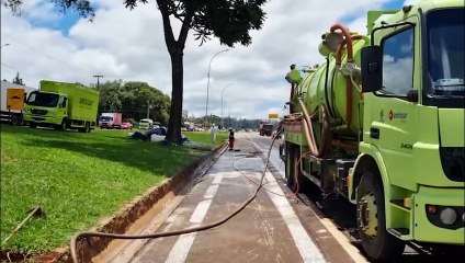 BR-277 é interditada em Cascavel para limpeza de resíduos químicos