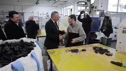 Hamza viziton bizneset në Gjakovë: Fuqizimi i sektorit privat, prioritet i qeverisë sime