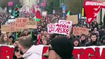Scontri tra manifestanti e forze dell'ordine a Torino