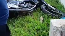Motociclista passa reto, bate em mureta e cai do viaduto do Gauchão, em Umuarama