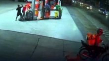 Frentista e motoboy são atacados com facadas em posto de gasolina; veja