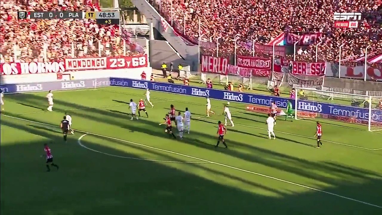 La buena tapada de Losas sobre el final del primer tiempo