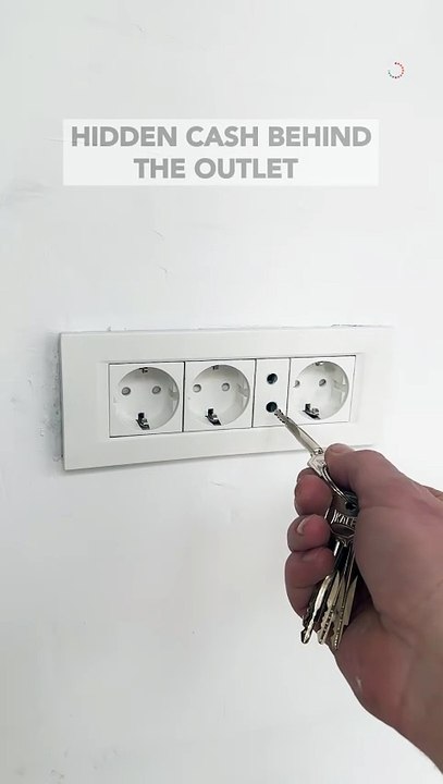 Secure your valuables the smart way 🔌💵