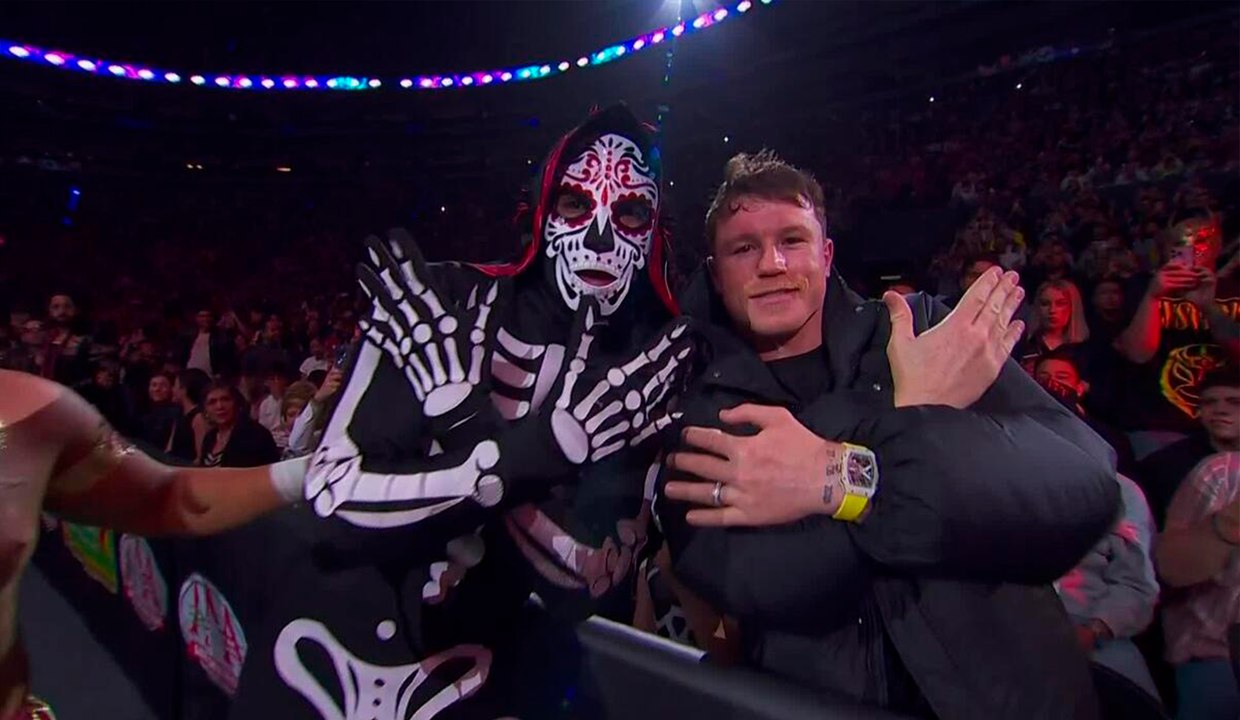 Canelo Álvarez sorprende en las luchas libres de la Triple A junto a La Parka y Mr. Iguana