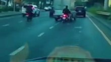 อุบัติเหตุครั้งนี้ใครผิด !? มอเตอร์ไซค์ VS กระบะตู้ทึบ