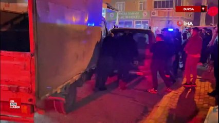 Bursa'da kamyonet araçları biçti