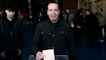 El candidato de Vox, tras votar: "Esperamos que hoy empiece el cambio"