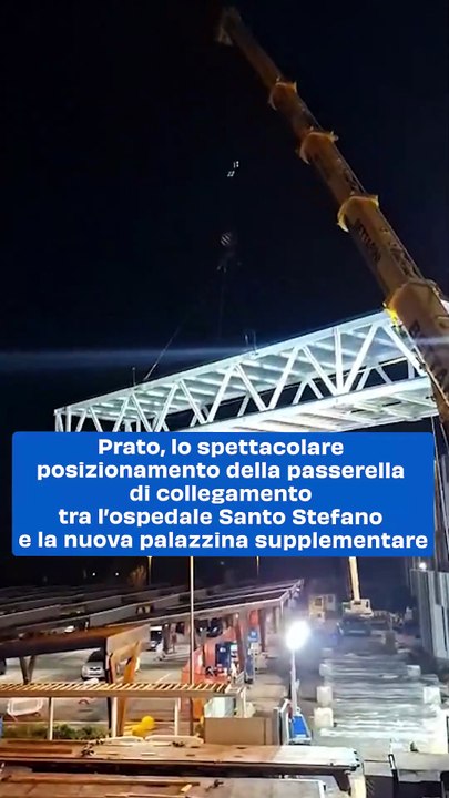 Prato, lo spettacolare posizionamento della passerella di collegamento tra l’ospedale Santo Stefano e la nuova palazzina supplementare