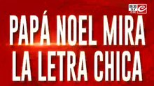 Papá Noel mira la letra chica