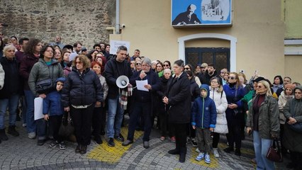 Kuzguncuk'ta tarihi okul önünde veli protestosu: "Bizler ayrıcalık değil, kamusal hakkımızı talep ediyoruz. Bu okul Kuzguncuk’undur, çocuklarındır"