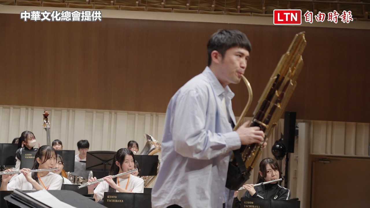 橘色惡魔神秘大咖粉絲現身衛武營 圓夢共演〈Swing Swing Swing〉