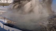 Graban en directo lo que los expertos llaman una erupción 'sucia' en el Parque de Yellowstone