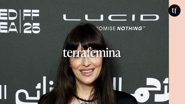 Toute sa tête a changé ! : Dakota Johnson pro chirurgie esthétique ? Sa transformation physique avant/après est drastique