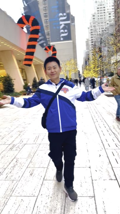 Before Christmas, Nelson Wang visited the southern end of Central Park. This video was filmed on December 20, 2025, on East 59th Street in Manhattan, New York City.