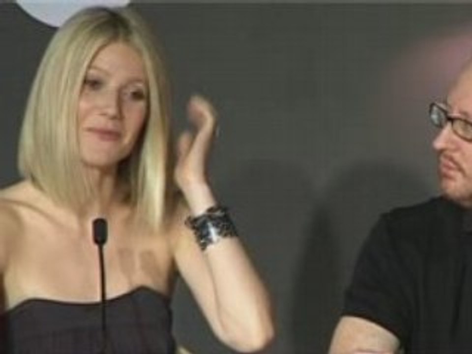 Gwyneth on her Two Lovers character at press conference