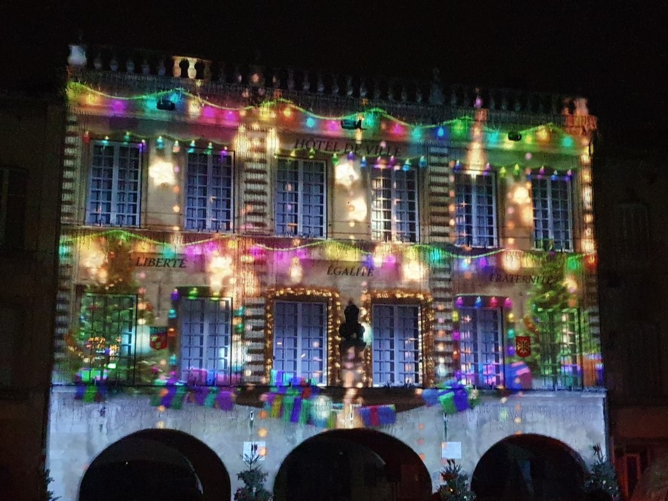 Son et lumières place de la Mairie à Bagnols sur Cèze