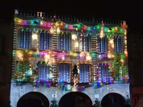 Son et lumières place de la Mairie à Bagnols sur Cèze