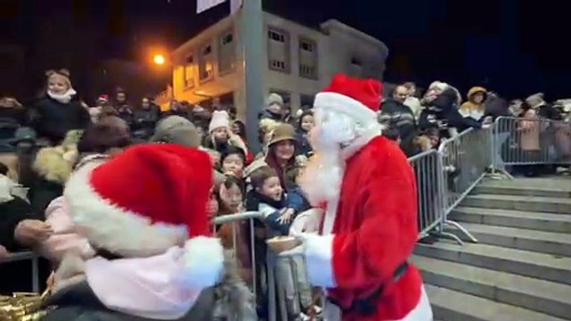 LE CREUSOT : Descente 2025 du Père Noël