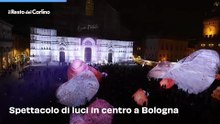 La magia dei megaliti illuminati: passeggiata tra le rocce giganti in piazza Maggiore