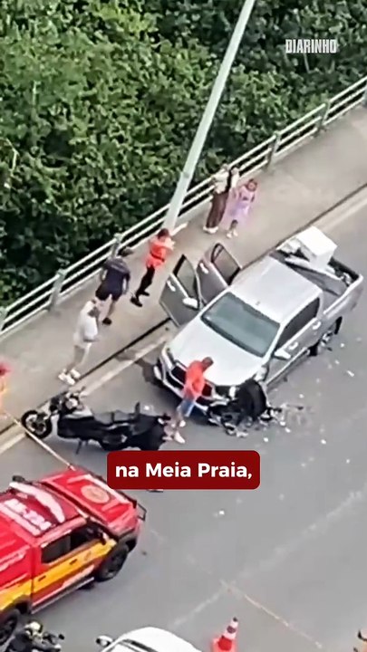 Batida em cima da ponte do Perequê manda motorista pro hospital