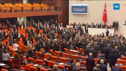 Meclis’te CHP ve AKP arasında yumruklu kavga!