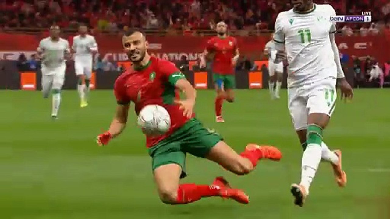 اصابة رومان سايس وبكائه في مباراة المغرب وجزر ا...