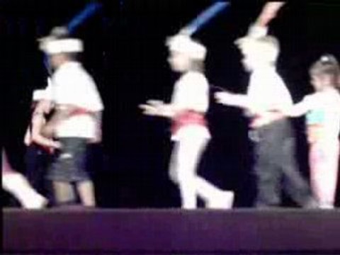 le cirque des enfants - manège à chevaux