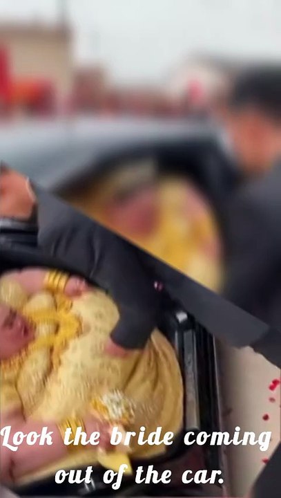 Look the bride coming out of the car.