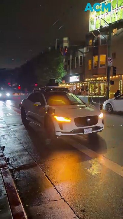 'Crazy': driverless Waymo cars freeze mid-street after San Francisco blackout