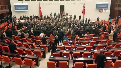 TBMM'de olay görüntüler! Milletvekilleri yumruk yumruğa birbirine girdi