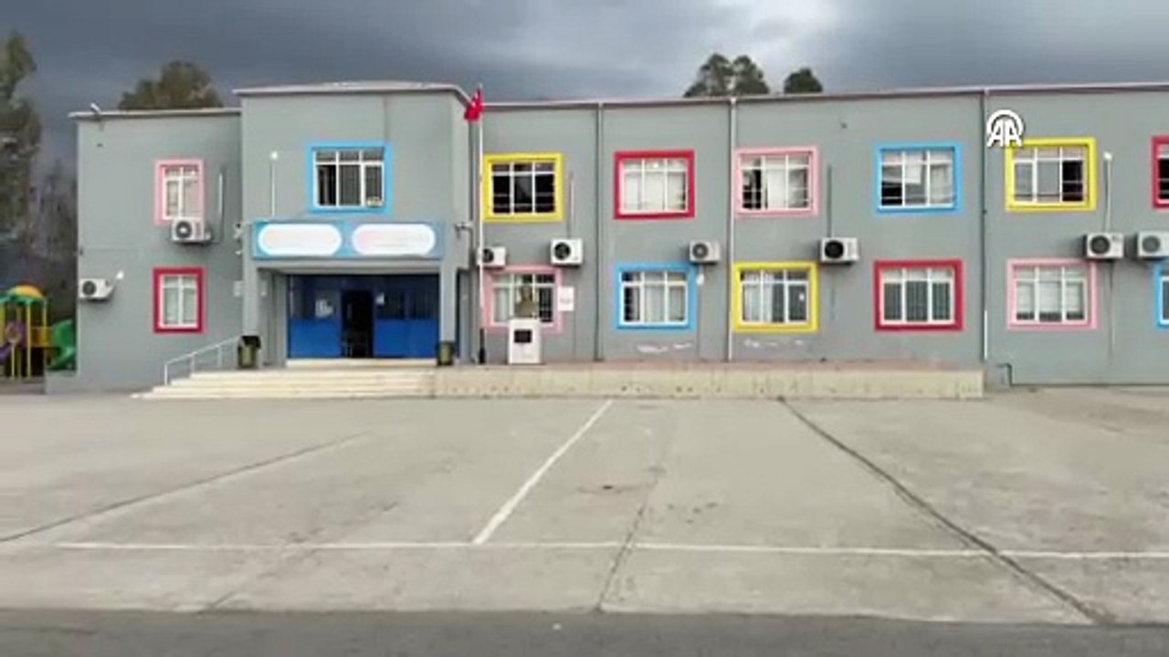 Ortaokul öğrencisi, okul müdürünü tüfekle yaraladı