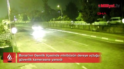 Minibüs dereye yatağına uçtu! Kaza anı kamerada
