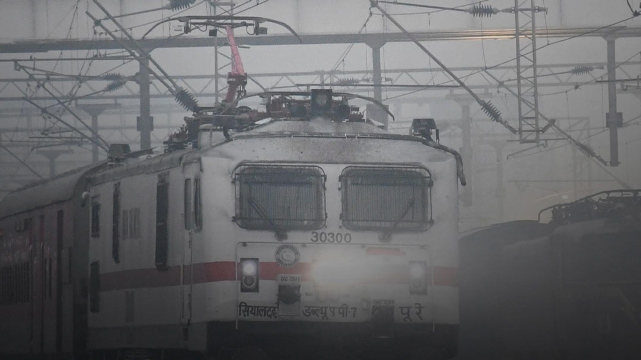 Fog Alert: कोहरे से थमी रेलवे, कई ट्रेनें लेट,...