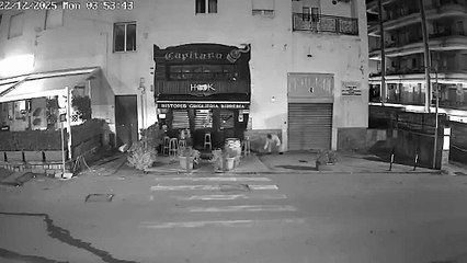 Sassari, attentato incendiario allo storico pub Hook: l'autore nelle immagini delle telecamere