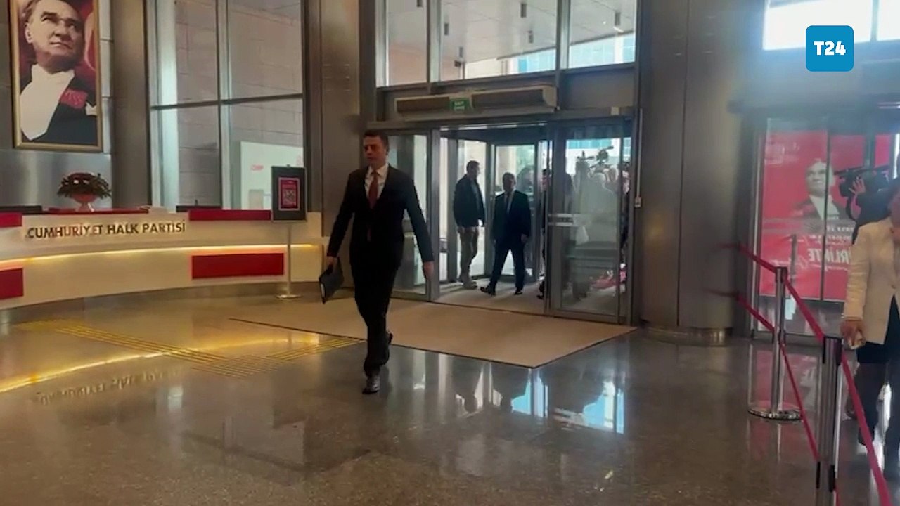 DEM Parti İmralı heyeti, Özel ile görüşmek için CHP Genel Merkezi'nde: Partinin Grup Başkanvekili Murat Emir, kapıda karşıladı