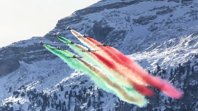 Lo spettacolo delle Frecce Tricolori nei cieli dell'Alta Badia