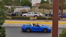 Strada chiusa per il passaggio in Porsche (a tutta velocità) del presidente: polemica in Ecuador