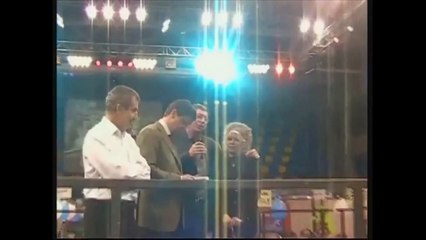 2004 – Johnny Hallyday - Noël des animaux à Levallois-Perret avec Brigitte Bardot et Bernard Montiel