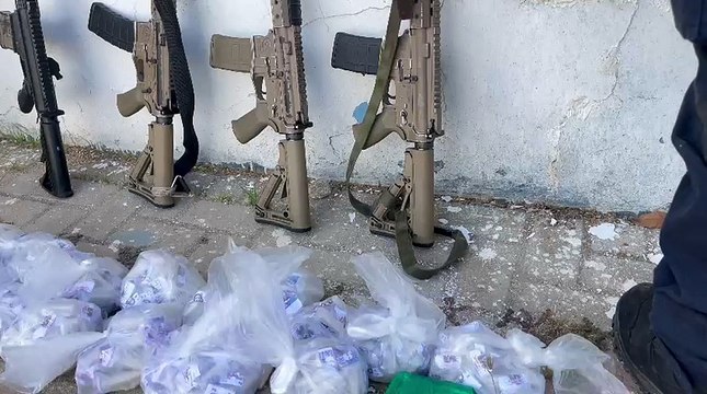 Quatro fuzis em uma única operação: vídeo mostra cerco contra grupo que se preparava para atacar comunidade
